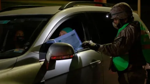 Actualmente, el toque de queda en la región Metropolitana es desde las 22:00 hasta las 05:00 horas.