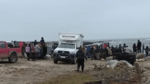 Embarcación con 23 tambores de petróleo vuelca en Isla Mocha: no habría derrame de combustible