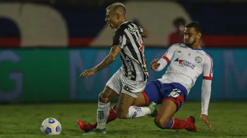 Vargas anotó otra vez y sigue encendido en el Mineiro