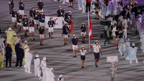 En la inauguración, Francisca Crovetto y Marco Grimalt fueron los abanderados de Chile.