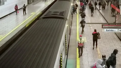 Revisa el horario del metro en la Región Metropolitana