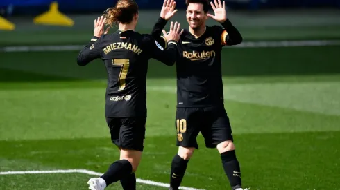 Los hinchas culpan a Griezmann por la salida de Messi.