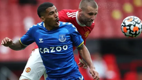 Los Diablos Rojos golean al Everton de James.