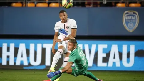 Kylian Mbappé dio asistencia en la remontada del PSG