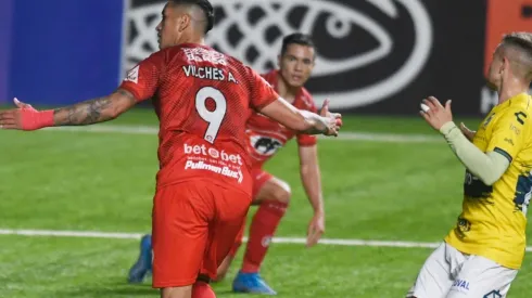 Unión La Calera bajó a Everton y es puntero.