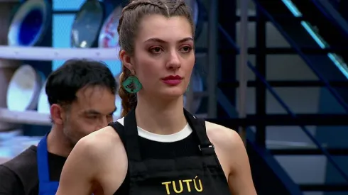 Tutú Vidaurre luciendo nuevamente su delantal negro en Masterchef Celebrity.