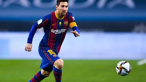 Lio Messi viaja este martes a Paris para sellar su arribo al PSG.