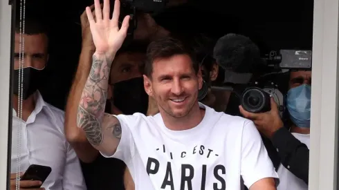 Lionel Messi causó locura en su llegada a París.