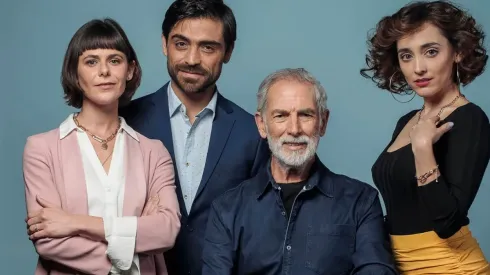 Monserrat Ballarin, Etienne Bobenrieth, Héctor Noguera y Francisca Walker, los protagonistas de #PobreNovio, de Mega.