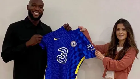 Romelu Lukaku firma un contrato con Chelsea por cinco temporadas