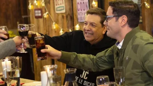 Julio César Rodríguez compartiendo con Pancho Saavedra, Pedro Ruminot y Jorge Zabaleta en Los Socios de la Hamburguesa.