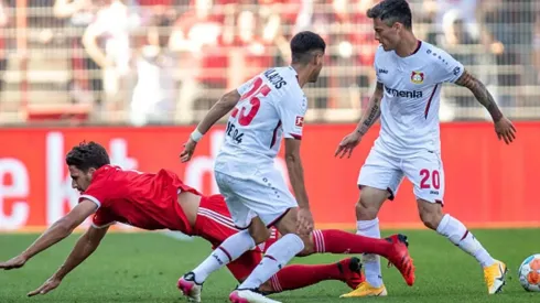 Charles Aránguiz en el empate del Bayer contra Unión Berlín.