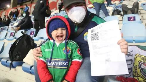 Los hinchas de Audax Italiano inauguraron la temporada de puertas abiertas para el público en el fútbol chileno