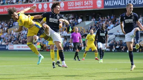 Golazo de cabeza de Ben Brereton y la Championship celebra a los chileno.