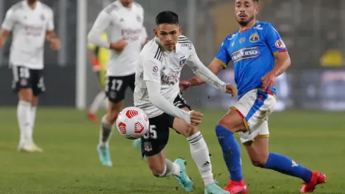 Joan Cruz se ha mostrado a tono con las circunstancias cuando ha sido requerido como titular en Colo Colo, con sólo 18 años