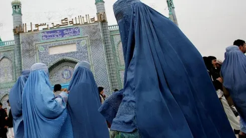 ¿Por qué las mujeres corren riesgo en Afganistán?