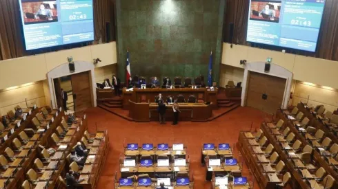 La Cámara Baja se mantiene discutiendo los dos proyectos de retiro parcial.