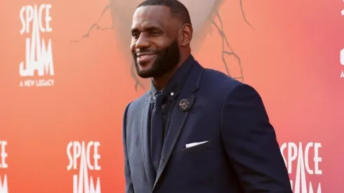 La estrella de la NBA incursiona en el cine, siguiendo el legado de Michael Jordan.