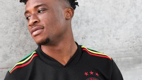 La nueva camiseta del Ajax está inspirada en Bob Marley