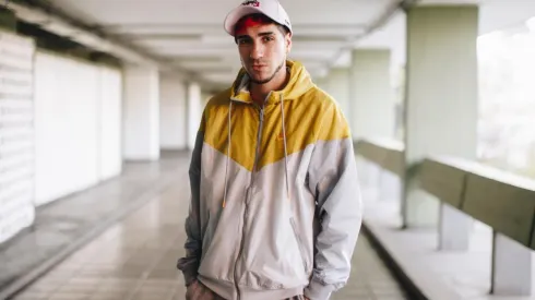 Acertijo es el vigente campeón de la Red Bull Batalla de los Gallos Chile 2020, tras imponerse a Rodamiento.