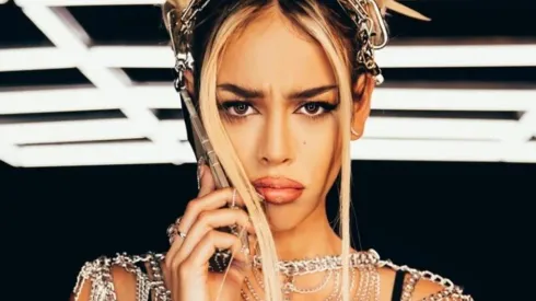 Danna Paola también presentó un videoclip para Kaprichosa.