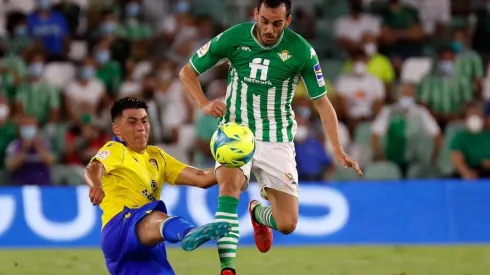 Tomás Alarcón se lleva todo los halagos de la afición de Cádiz.