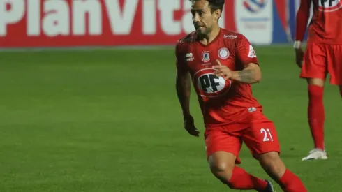 Valdivia seguiría su carrera en la Primera B.