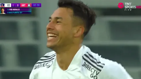 Morales festeja la apertura de la cuenta.