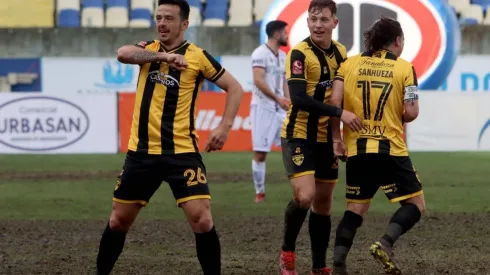 El Vial celebra el segundo gol frente a Santa Cruz