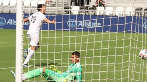 Robbie Robinson cumple un sueño al defender a Chile asegura su hermana India