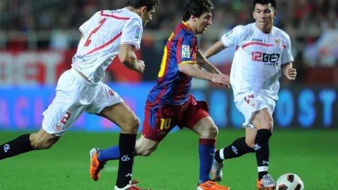 Gary Medel jugó dos temporadas y media en el Sevilla de España, y puede regresar