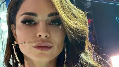 Antonella Ríos en el set de TV.