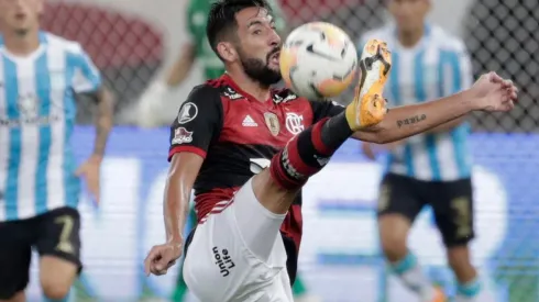 Isla vio la tarjeta roja ante Gremio en la Copa de Brasil