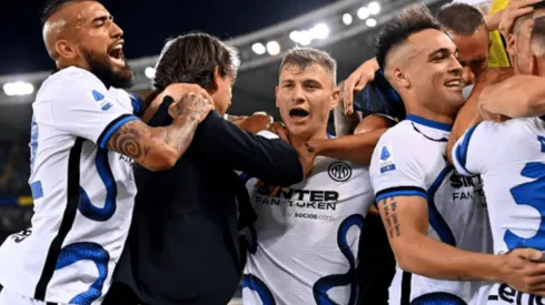 Vidal celebra con todo el gol de Correa