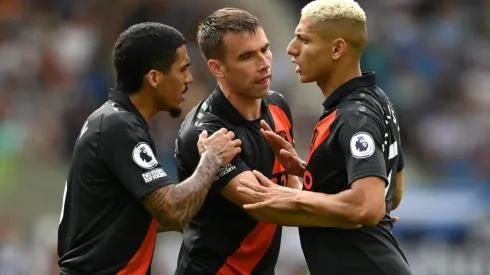 Allan tuvo que calmar a Richarlison