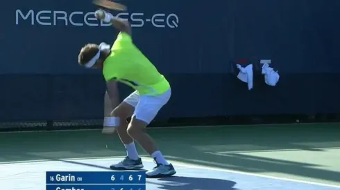 Norbert Gomboš no quedó feliz con la derrota y rompió su raqueta