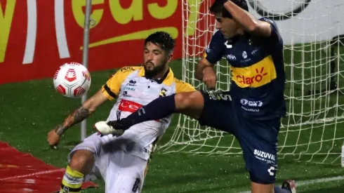 El partido de ida se jugó en el Estadio Sausalito de Viña del Mar y estuvo marcado por la intensa lluvia que cayó mientras se disputaba.