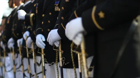 Homofobia en La Marina: Armada es denunciada por publicación de Almirante (r) en la Revista Naval