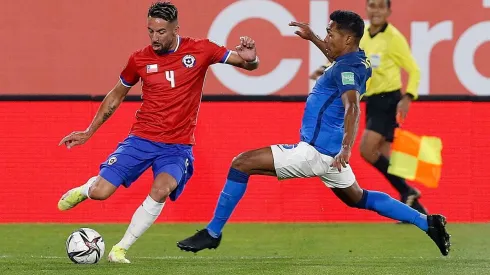 Mauricio Isla fue una de las cartas ofensivas de la selección chilena ante Brasil y es número puesto en las visitas a Ecuador y Colombia