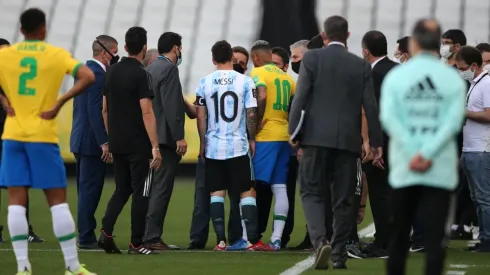 Papelón en el Brasil - Argentina, que quedó suspendido