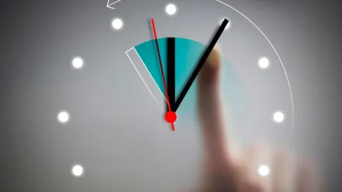 Pese a que el cambio es automático se recomienda la revisar la configuración en aparatos electrónicos.