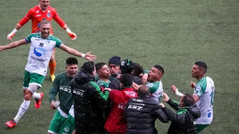 Puerto Montt alcanzó un importante empate contra Santa Cruz cuando se jugaba el minuto 95 del partido. Foto: Agencia Uno