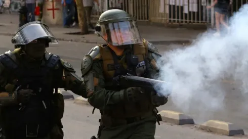 Justicia declara culpable a carabinero que disparó una lacrimógena a joven