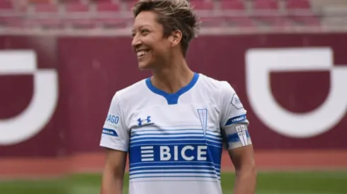 La histórica jugadora de Universidad Católica, capitana y referente, Helaine de Grange, relató en Gol de Chilena sus experiencias con el cáncer, que tocaron la puerta de sus cercanos.