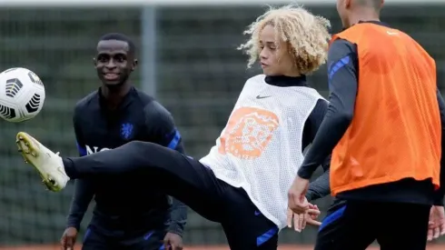 Xavi Simons debió dejar la concentración de la selección neerlandesa.