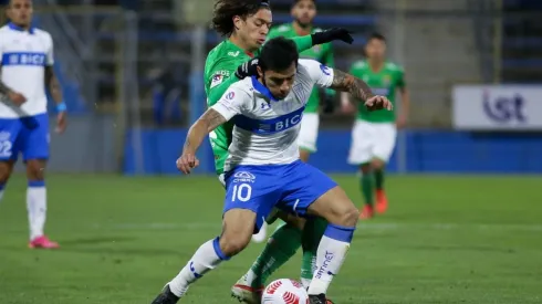 Universidad Católica ante Audax Italiano en su partido por el Campeonato Nacional.