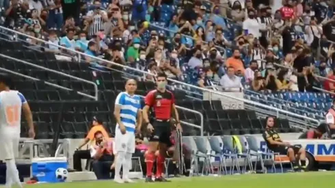 Chupete Suazo en su debut con Raya2