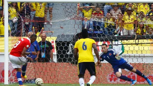 El primer gol de Arturo Vidal a David Ospina fue desde el punto penal.
