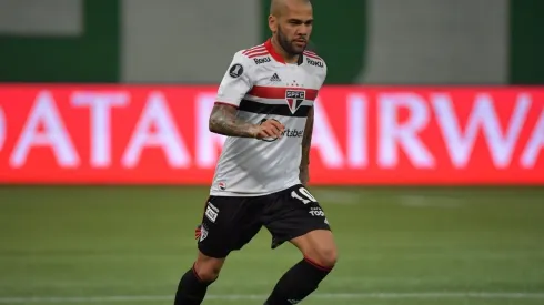 Dani Alves llegó en 2019 como refuerzo estrella al Sao Paulo. Dos años después se va por reclamar que no le han pagado.