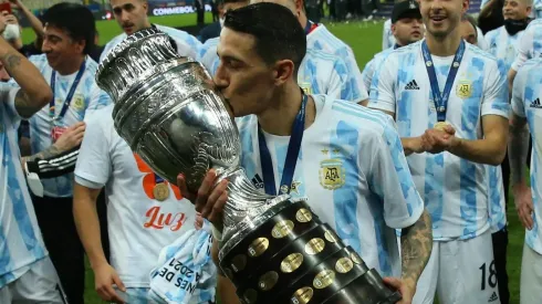 Ángel Di María festejando la obtención de la Copa América con la selección de Argentina. Vencieron por 1-0 a Brasil en la final.